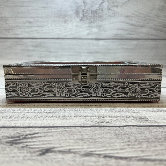 Handcrafted Floral Embossed Ring Box - Picture 7 of 13